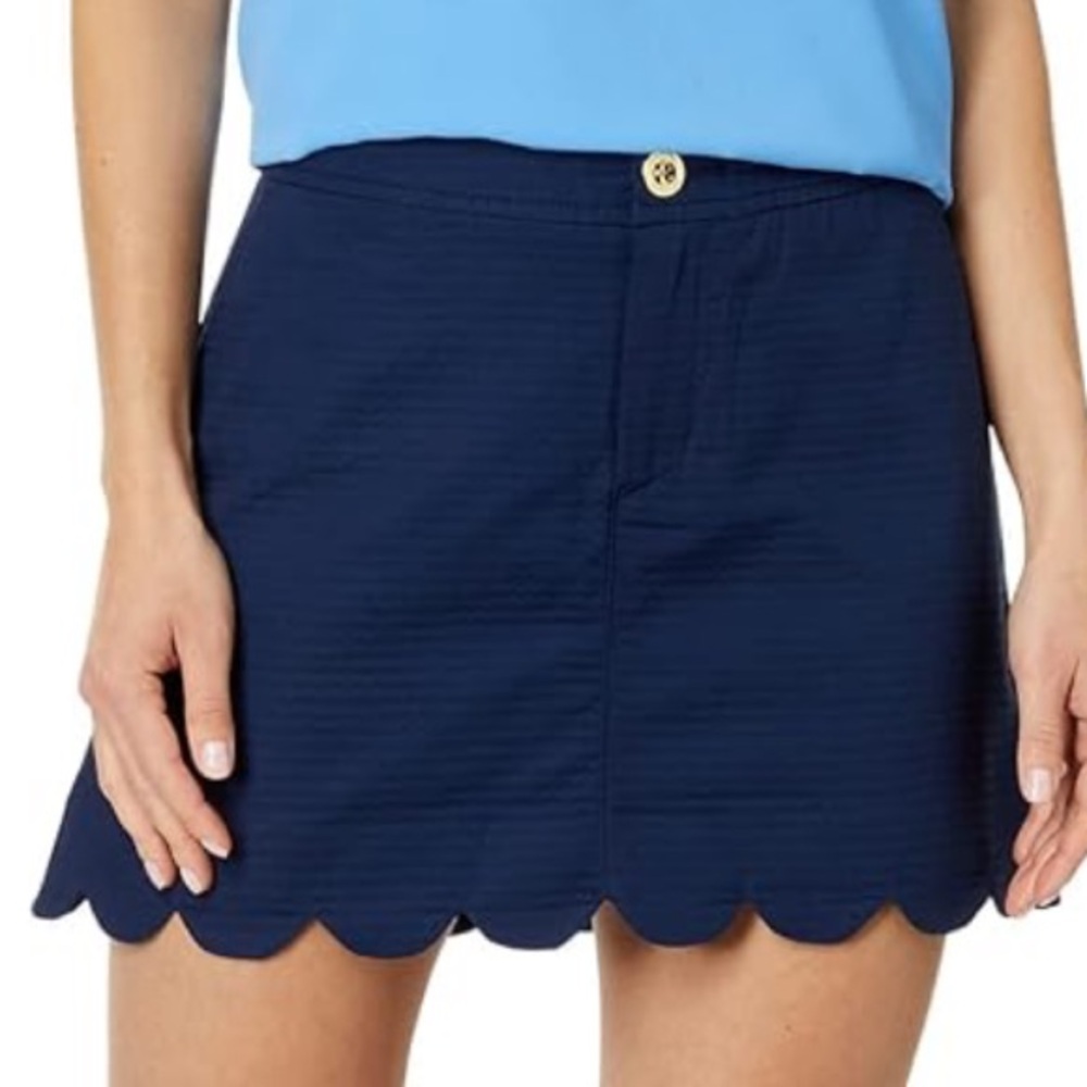 Lily Pulitzer Black Skort scalloped hem with Gold Button Detail size 6